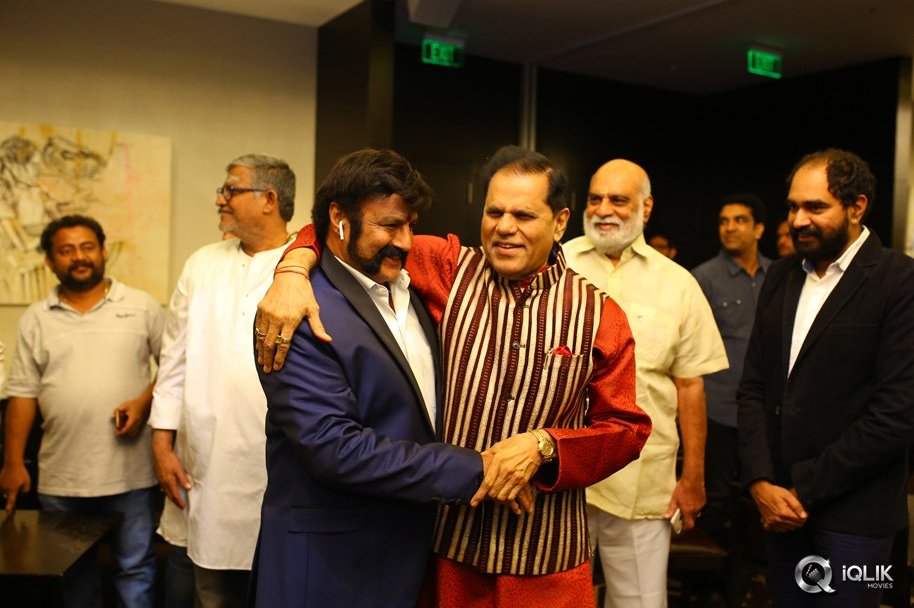 TSR-Felicitates-Gautamiputra-Satakarni-Team